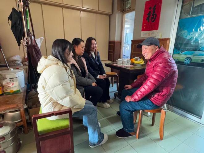 传递冬日温暖他们为松江独居老人用水保驾护航10余年
