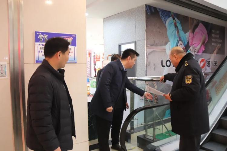 邹平市市场监管局：强化监管“不缺位” 严把节前“安全关”(图2)
