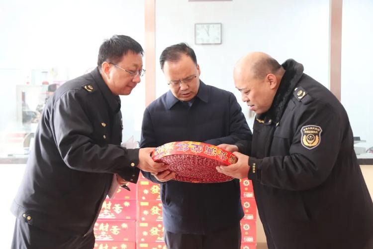 邹平市市场监管局：强化监管“不缺位” 严把节前“安全关”(图4)