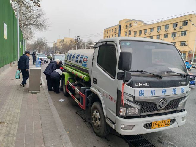 河北保定：供水部门快速响应 及时修复损坏管道