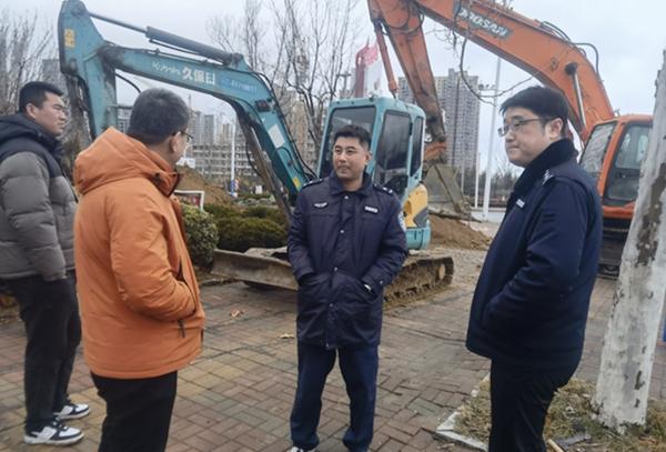 烟台高新区综合行政执法局迅速行动 成功抢修受损燃气管道(图2)